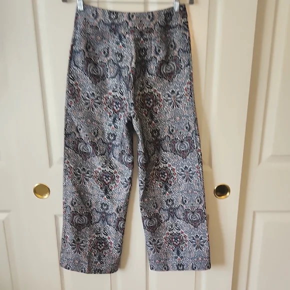 Urban Outfitters Women's Gray Red Juliet Cropped Victorian Jacquard Pants Size 2 - Picture 11 of 12